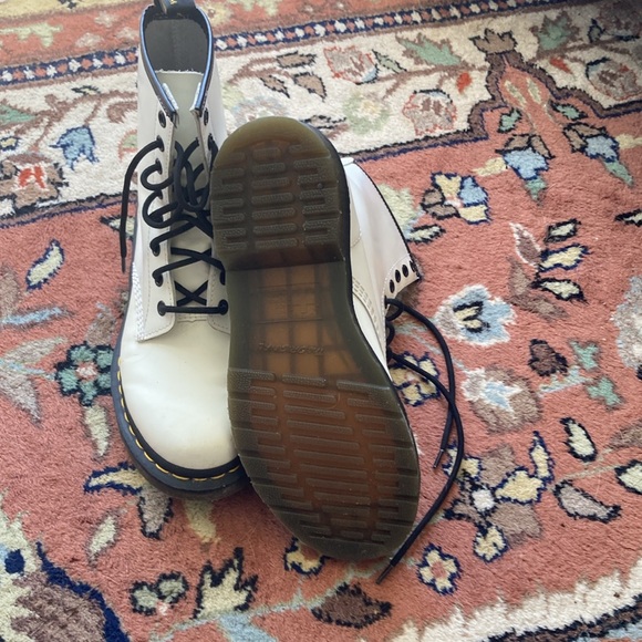 White Docs size 8 like new - Picture 2 of 2